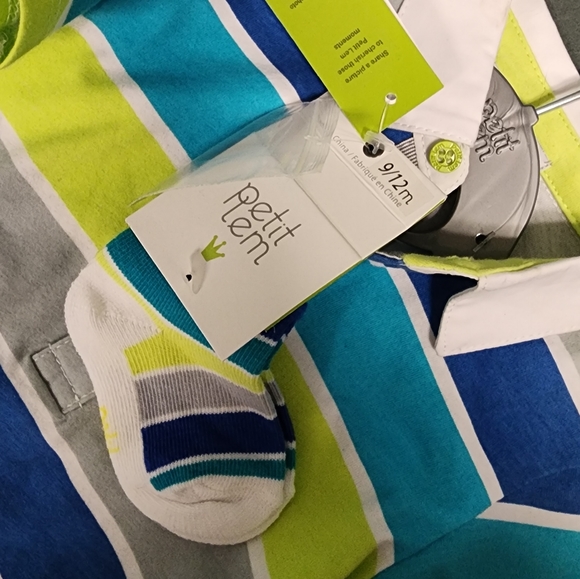 Petit Lem Toddler 9-12 M urban adventure baby onesie with matching socks - Picture 6 of 8